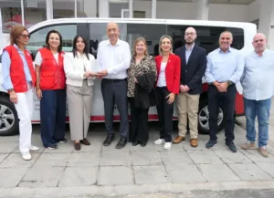 Η δωρεά οχήματος από την Island Energies στηρίζει την υπηρεσία μεταφοράς του Red Cross στη Λεμεσό