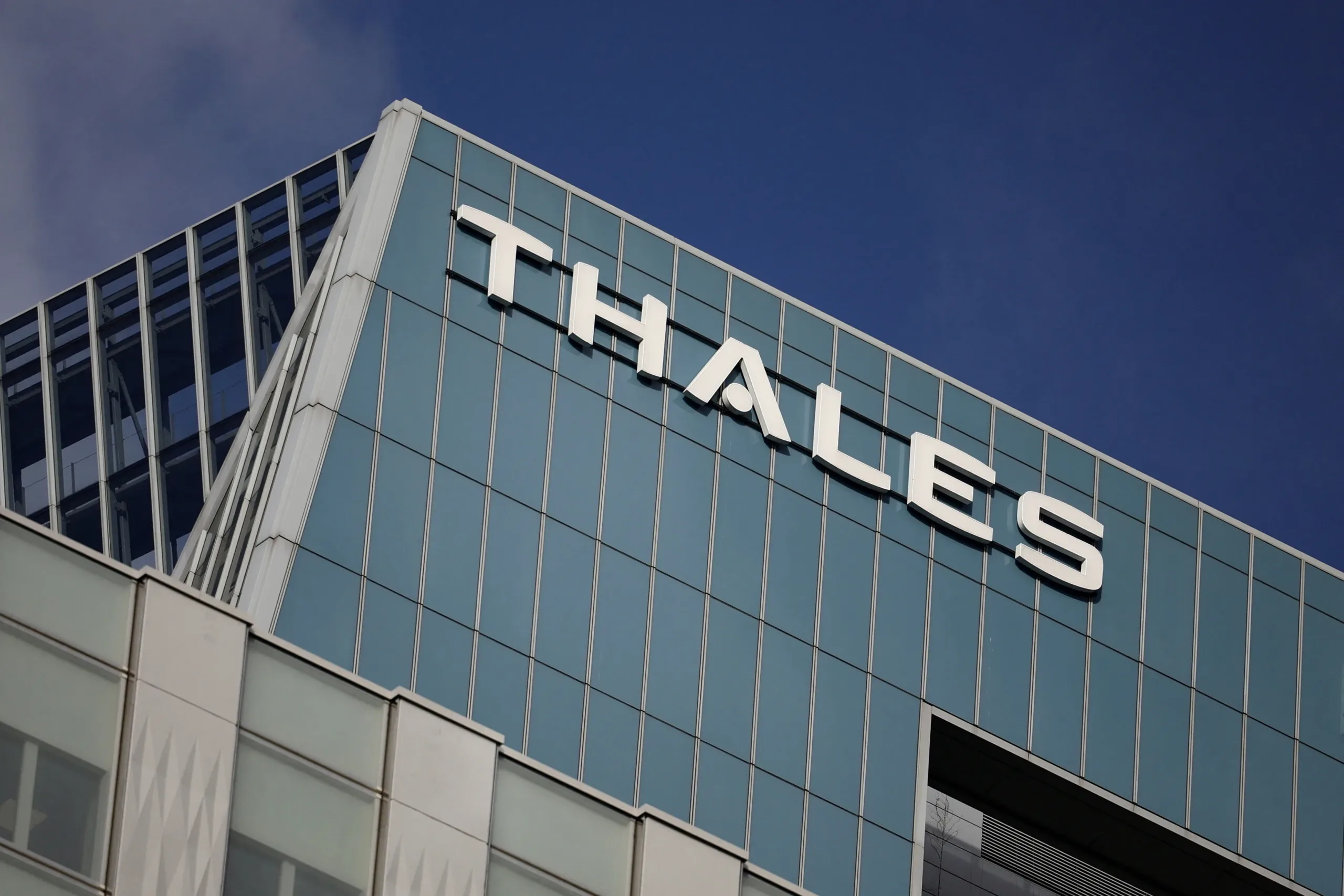 Глава Thales призывает увеличить инвестиции в киберзащиту на основе ИИ