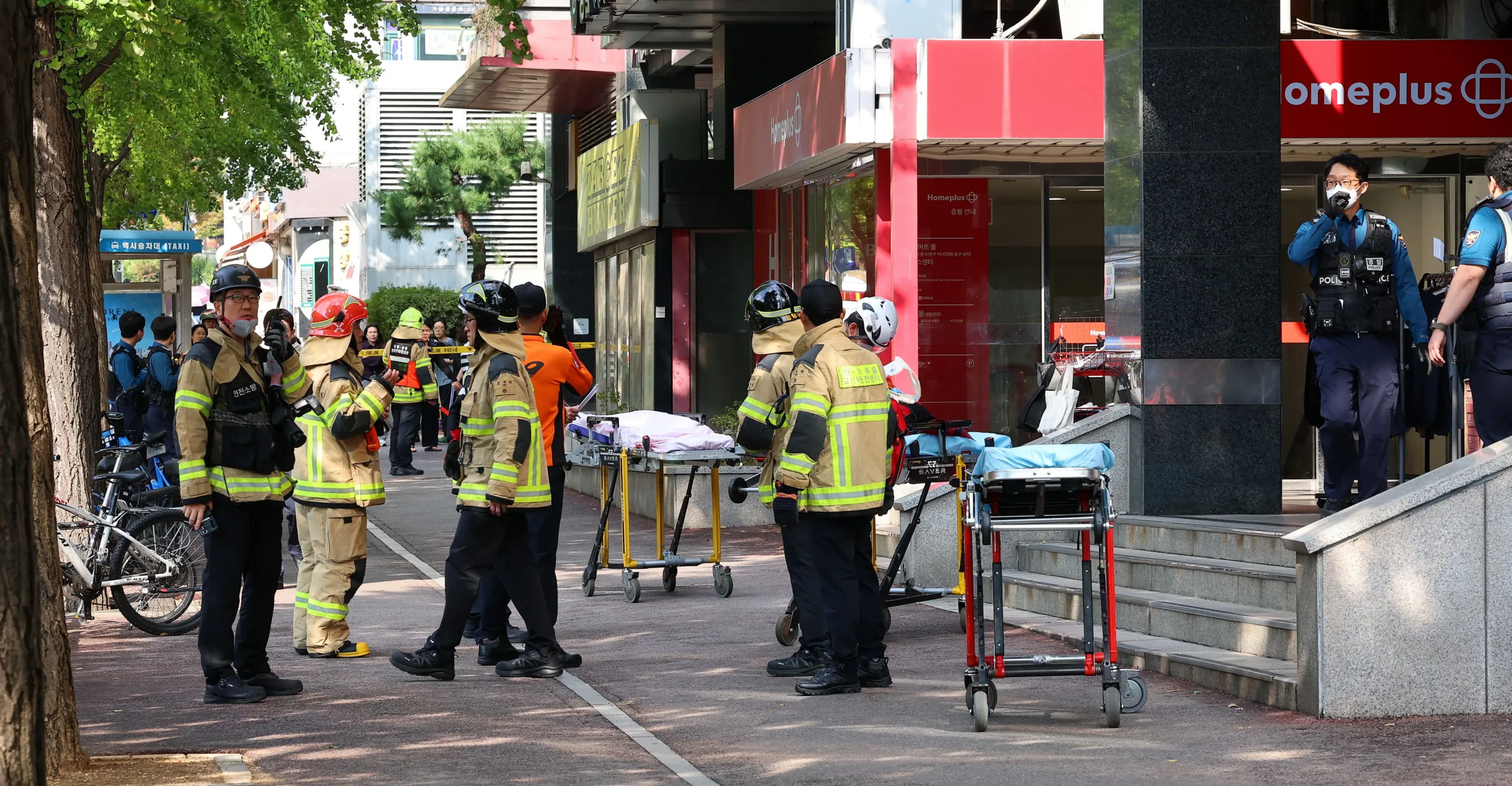 Eight injured in Incheon supermarket stabbing; suspect arrested