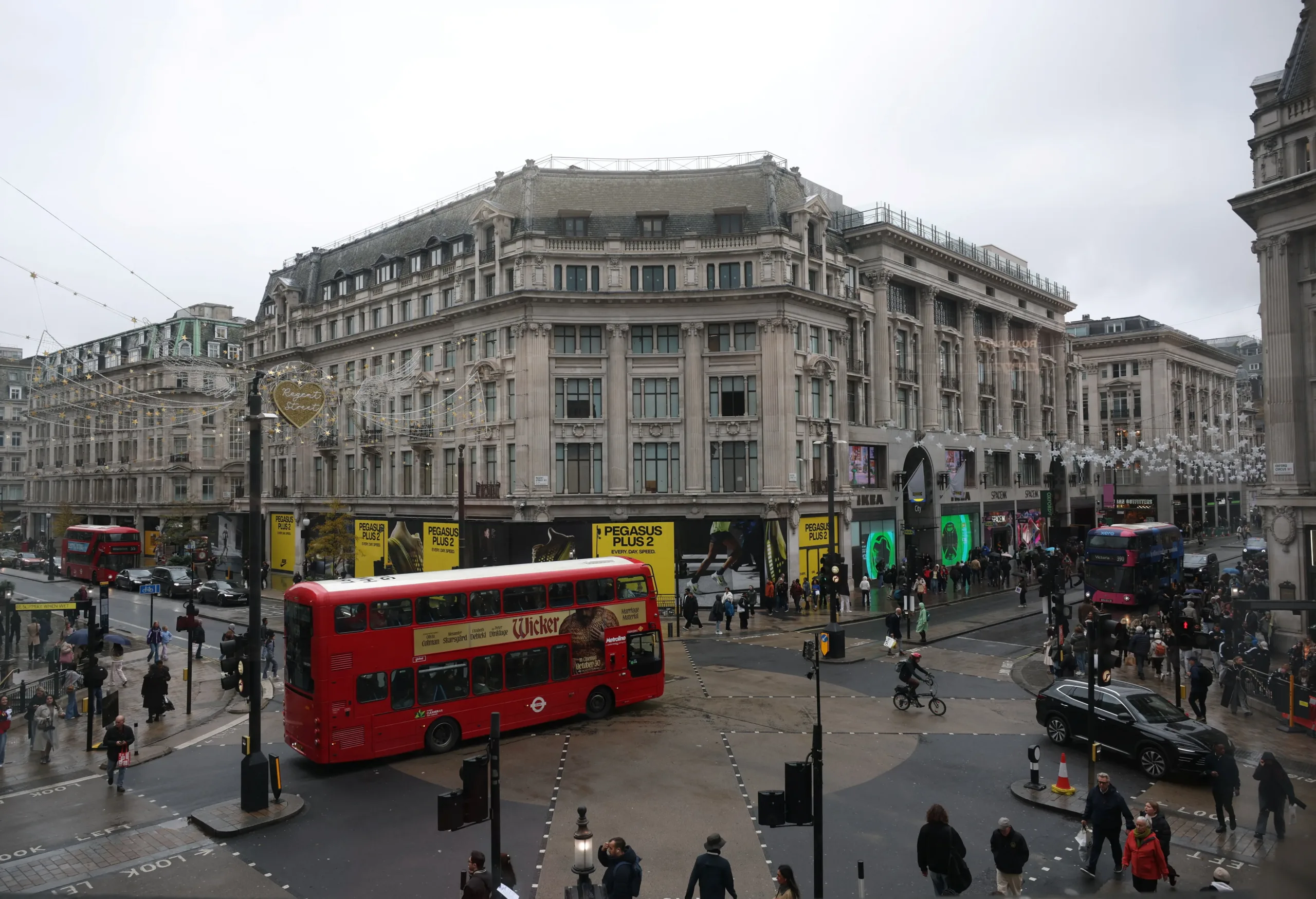 Oxford Street section permanently closed to traffic in regeneration drive