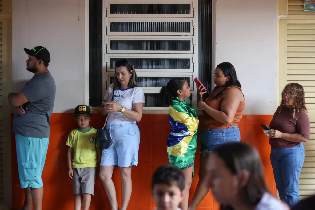 Brazil votes in close Lula-Bolsonaro runoff amid economic concerns and US tensions