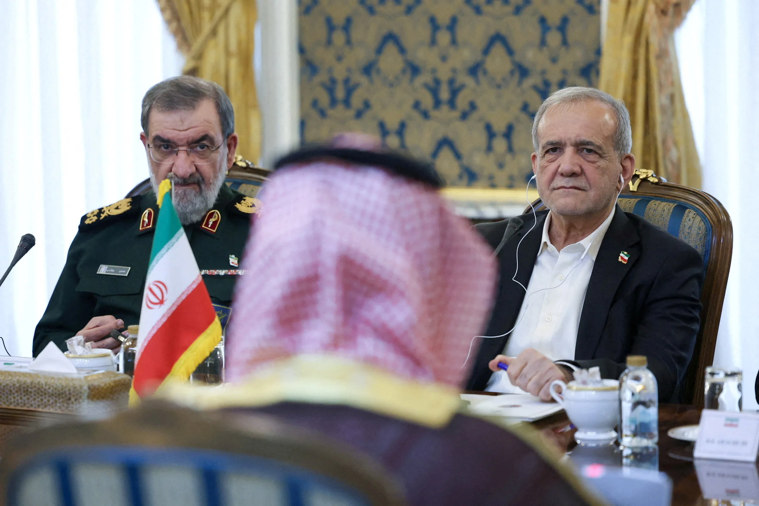 Trump Says Vance’s Letter to Iran Concerned Medical Supplies, Not a Push to Restart Peace Talks