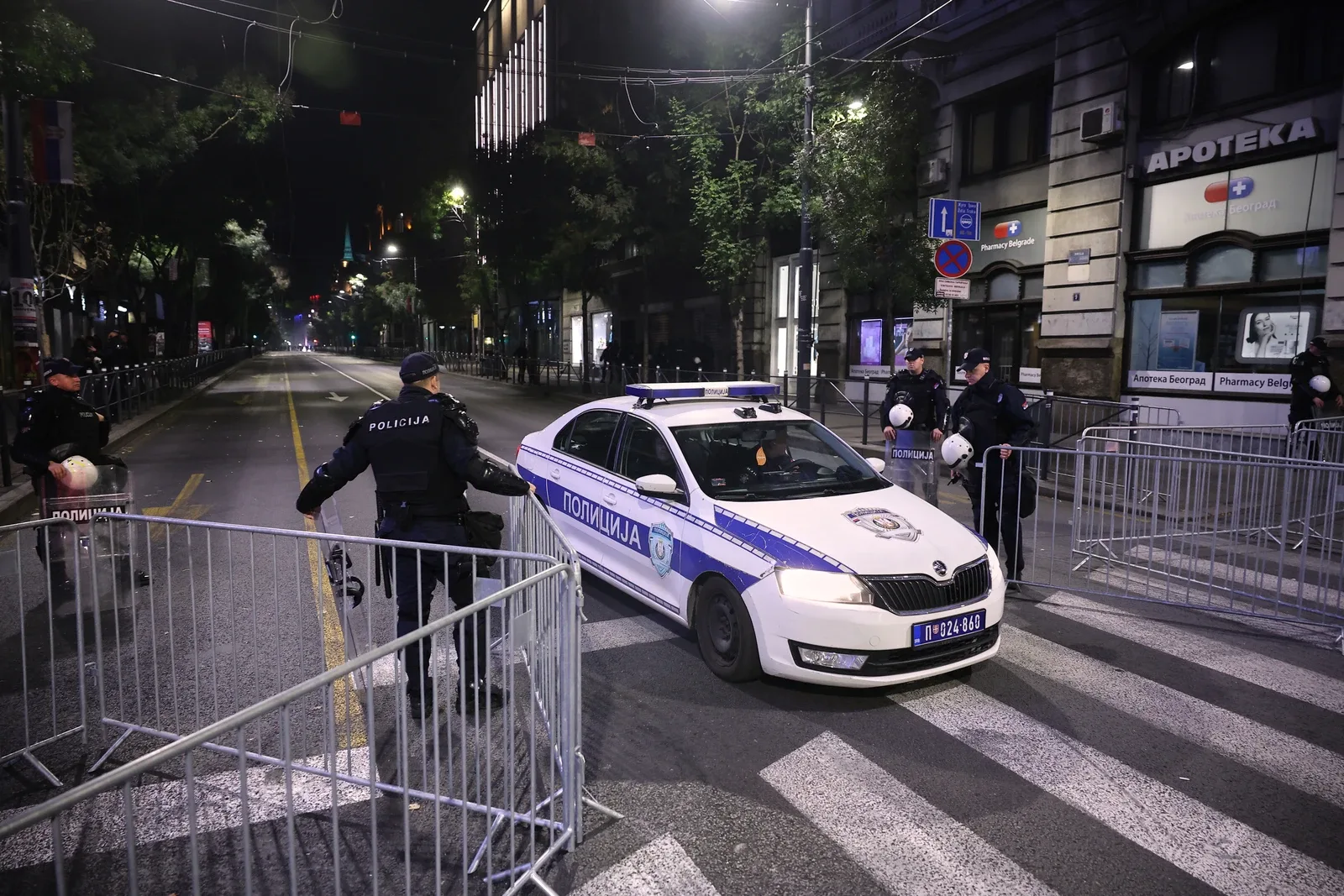 Σέρβοι αστυνομικοί σκότωσαν ύποπτο armed με μαχαίρια κοντά στην ισραηλινή πρεσβεία στο Βελιγράδι