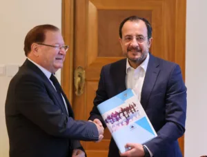 Christodoulides urges civil servants to meet society’s expectations