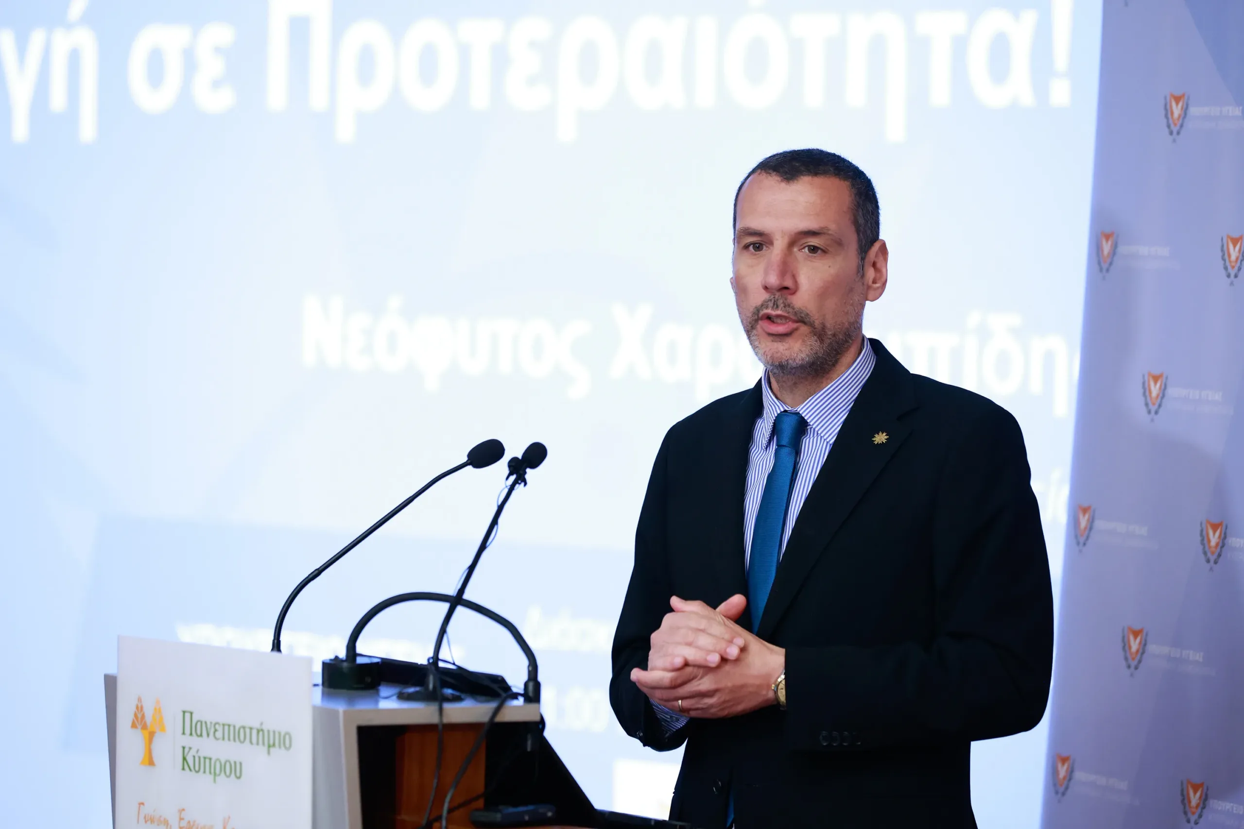 Ο υπουργός Υγείας επιδιώκει διάλογο με νοσηλευτές που εγκατέλειψαν το επάγγελμα