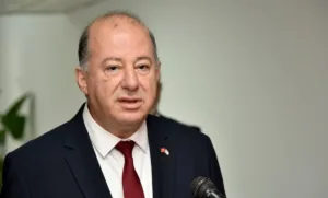 Динчюрек ушел в отставку на фоне споров об итогах праймериз UBP и требований пересчета голосов