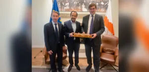 Christodoulides meets FIDE and Freedom24 leaders to discuss Cyprus chess development