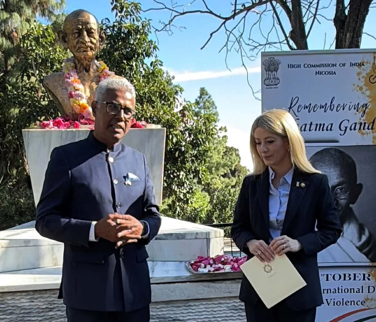 Η Δημητρίου τονίζει τη μη βία και τον διάλογο σε τελετή για την επέτειο γέννησης του Γκάντι