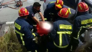 Водителя извлекли из автомобиля после столкновения с деревом в Протарасе