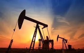 Oil rises towards $107 as Gulf attacks raise fuel cost concerns in Cyprus