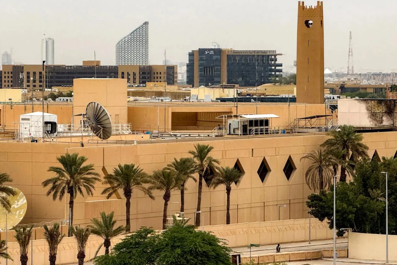 US prepares ordered departures from Gulf embassies amid renewed conflict concerns