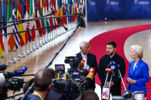 Οι ηγέτες της ΕΕ ετοιμάζονται να στηρίξουν τον Ζελένσκι καθώς ο Τραμπ επικρίνει τα πλήγματα σε ρωσικά διυλιστήρια